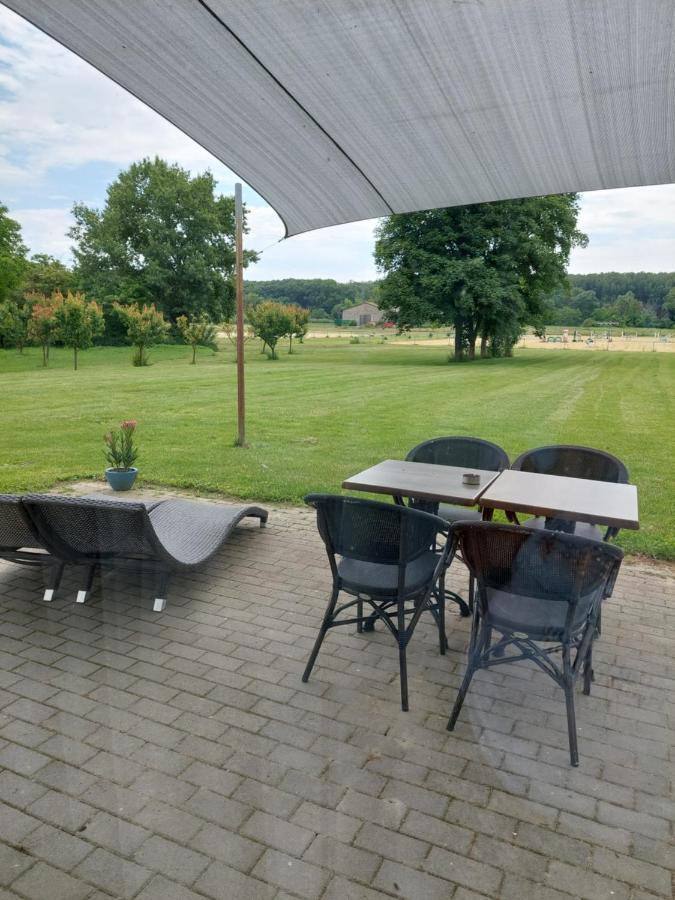 Hedervari Lovas Vendeghaz Bagian luar foto